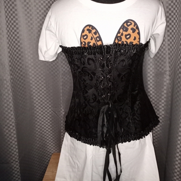 Elegant, black strapless jaquard satin corset with ruffled trim - Picture 3 of 14